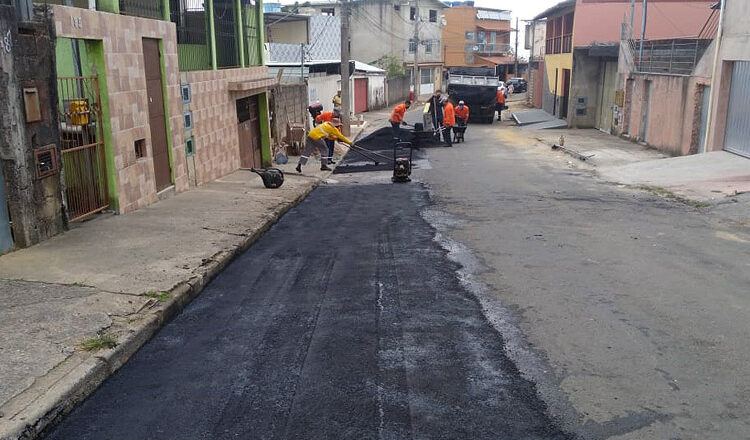 Bairros Cidade do Sol, Grajaú e Santos Dumont recebem a Operação Boniteza com operação tapa-buracos