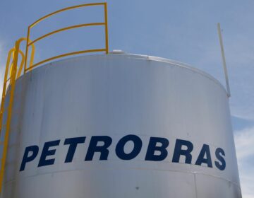 Petrobras reduz preço da gasolina em R$ 0,05 nas refinarias