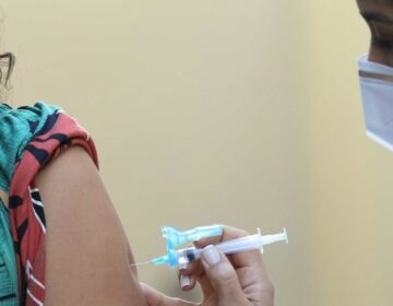 Efeitos colaterais de vacinas contra covid-19 são raros, reforça Saúde