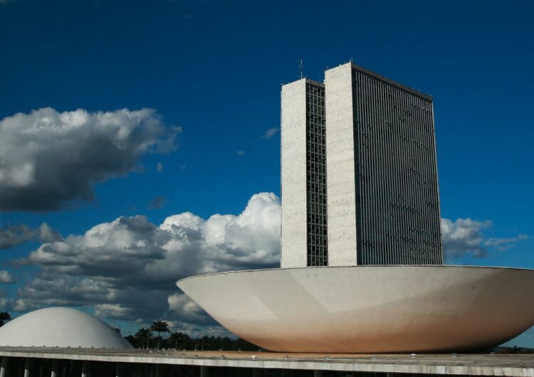 Câmara autoriza candidatura de gestor multado por conta irregular