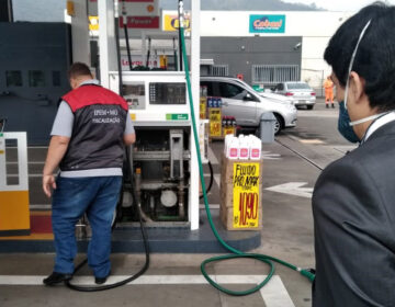 Procon participa de ação nacional fiscalizando postos de gasolina da cidade