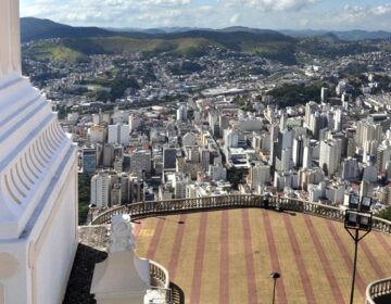 Métodos de relacionamento e atrativos turísticos da região são discutidos em seminário