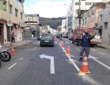 Vias no São Pedro e Vitorino Braga recebem nova sinalização horizontal