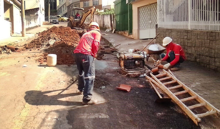 Cerca de 250 metros de redes de esgoto foram remodelados pela Cesama no bairro Santos Anjos