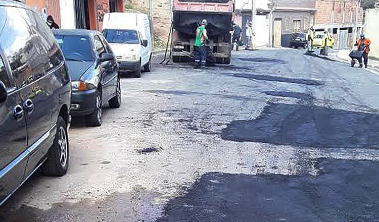 Recomposição asfáltica é realizada pela Operação Boniteza no bairro Santa Rita e na Avenida JK