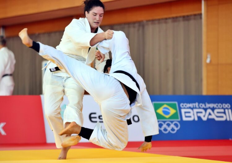 Após enfrentar fase mais dura da carreira, Mayra Aguiar mira o ouro olímpico