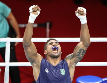 Abner Teixeira garante bronze no boxe ao avançar à semi em Tóquio