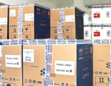 Nova remessa vai imunizar caminhoneiros, trabalhadores da indústria e pessoas com 55 a 59 anos