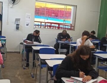 Alunos do 9º ano e do 3º ano do ensino médio retornam às aulas presenciais