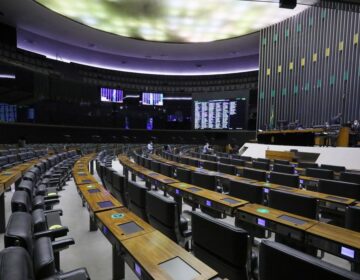 Câmara aprova regras para impedir supersalários no serviço público