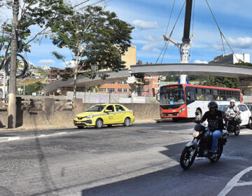 Prefeitura realiza pavimentação asfáltica na Avenida Francisco Bernardino
