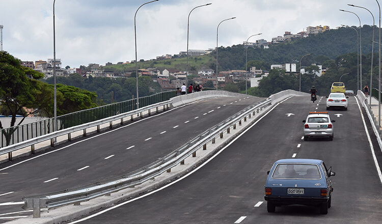 Viaduto do bairro Santa Teresa permanece fechado até terça-feira, 24