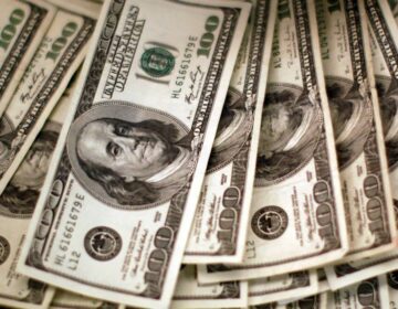 Dólar bate em R$ 5,27, mas termina dia vendido a R$ 5,19