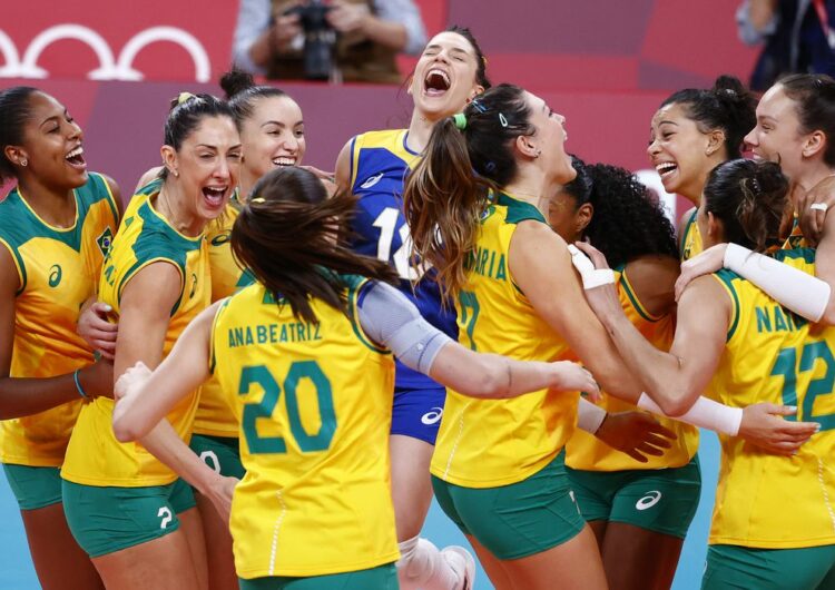 Brasil bate Coreia do Sul e pega EUA na final do vôlei feminino