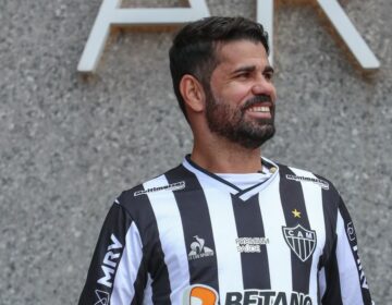 Atlético-MG apresenta oficialmente Diego Costa, que vestirá camisa 19