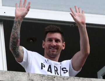 PSG anuncia oficialmente a contratação de Lionel Messi