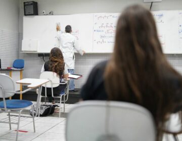 Câmara aprova oferta gratuita de absorventes para estudantes