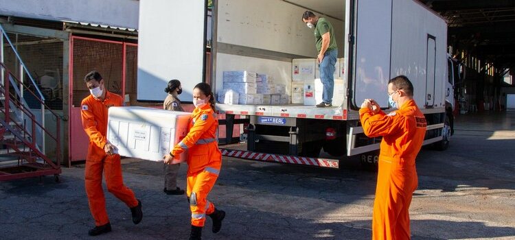 Minas Gerais entrega 43ª remessa de vacinas às Regionais de Saúde