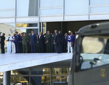 Marinha faz desfile com carros blindados na Esplanada dos Ministérios