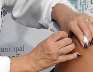 Pessoas de 20 anos são vacinadas contra Covid-19 a partir de segunda-feira, 23