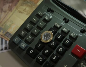 Reajuste salarial fica abaixo da inflação em agosto