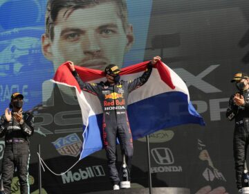 Verstappen festeja vitória em casa no GP da Holanda de Fórmula 1