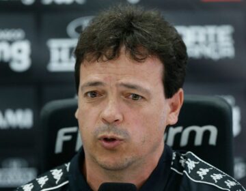 Vasco apresenta técnico Fernando Diniz oficialmente