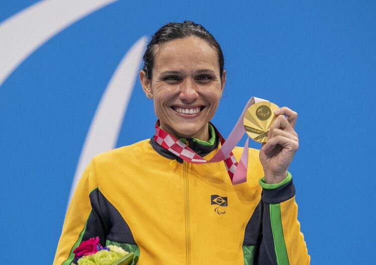 Paralimpíada: Carol Santiago é ouro e Cecília Araújo prata na natação