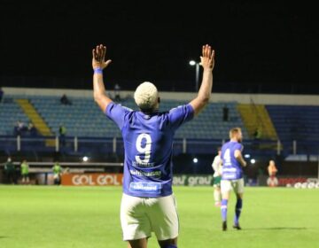 Avaí vence Goiás em Santa Catarina e sobe na tabela da Série B