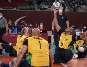 Vôlei sentado: Brasil perde para Comitê Russo e vai brigar pelo bronze