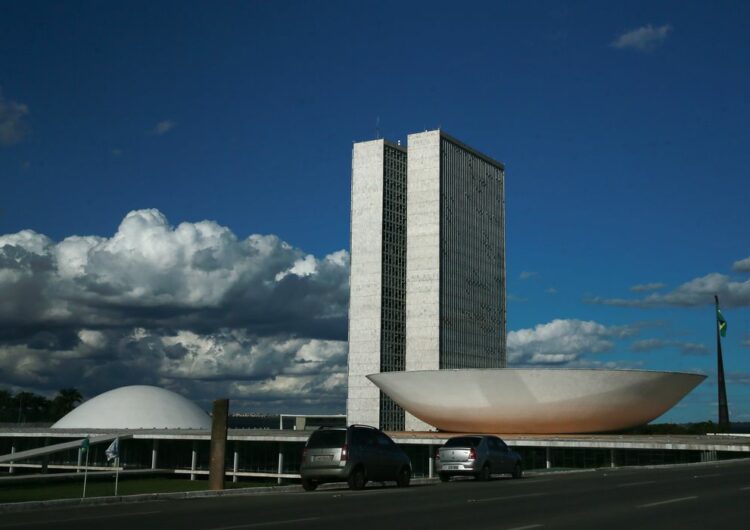 Câmara aprova texto-base do novo código eleitoral