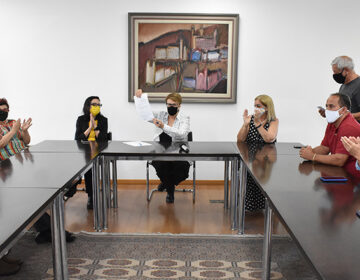 Prefeita sanciona lei que regulariza o Conselho Municipal de Proteção dos Animais