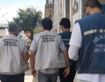 Fiscalização autua bar com funcionamento irregular