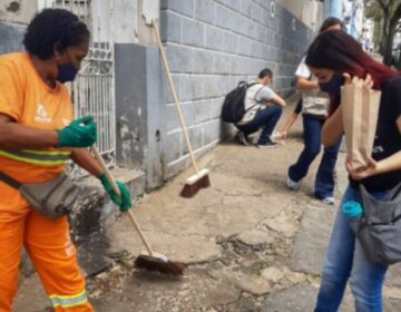 Servidores e voluntários se mobilizam em ação ambiental no Centro