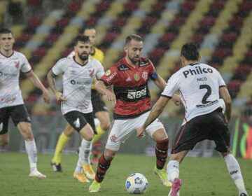 Flamengo atropela Athletico-PR no Maracanã e sobe no G4 do Brasileiro