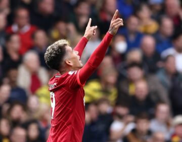 Firmino dá aula como falso 9, diz Klopp após goleada do Liverpool