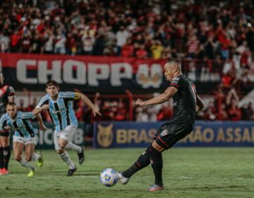 Atlético-GO derrota Grêmio por 2 a 0 no Brasileiro