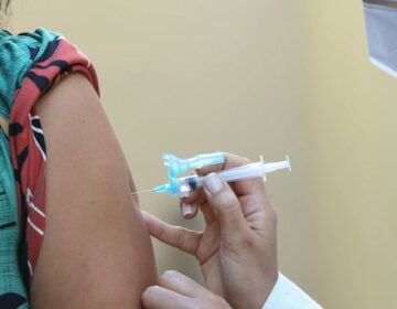 Vacinação em Minas: 500 cidades não registram mortes por coronavírus há um mês