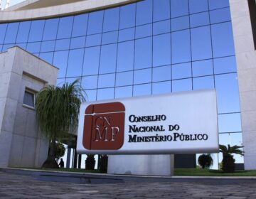 Presidente da Câmara adia votação da PEC que altera composição do CNMP