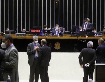 Câmara aprova alteração no FNDE para permitir conclusão de obras