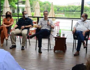 Governador se reúne com representantes do turismo da região do Circuito das Águas de Minas, no Sul do estado