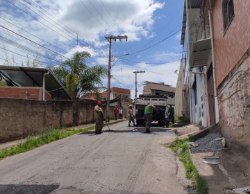 Programa Boniteza realiza operação tapa-buraco no bairro Linhares