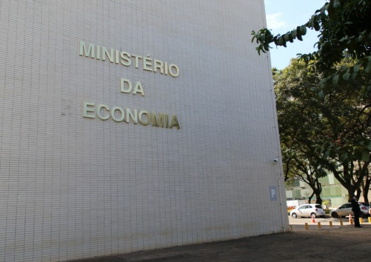 Redução de tarifas injetará R$ 246 bi no PIB até 2040, diz ministério