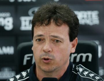 Vasco anuncia saída do técnico Fernando Diniz