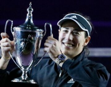 Muguruza vence Kontaveit e conquista WTA Finals pela primeira vez