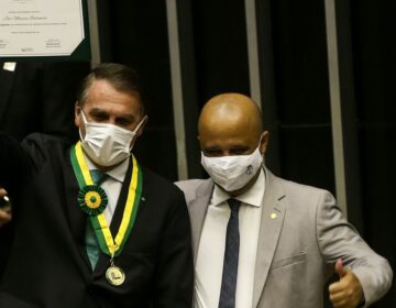 Presidente recebe medalha do mérito legislativo no Congresso Nacional