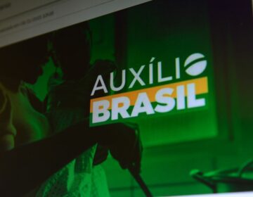 Lei que cria o Auxílio Brasil é publicada no Diário Oficial da União