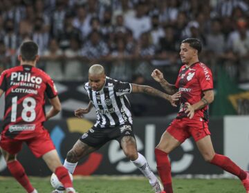 Com larga vantagem, Atlético-MG quer impedir milagre do Athletico-PR