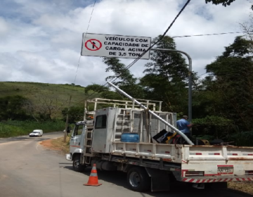 PJF reforça sinalização de trânsito proibido para caminhões na Alameda Ilva Mello Reis