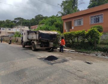 Empav realiza operação tapa-buracos no bairro São Pedro e em outras vias do município